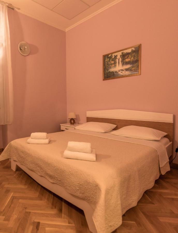 Hotel Park Дрниш Екстер'єр фото