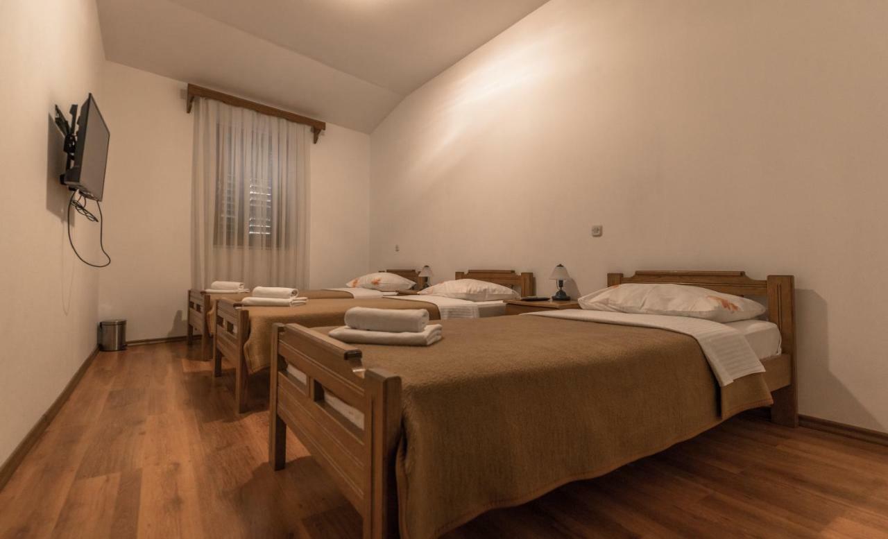 Hotel Park Дрниш Екстер'єр фото