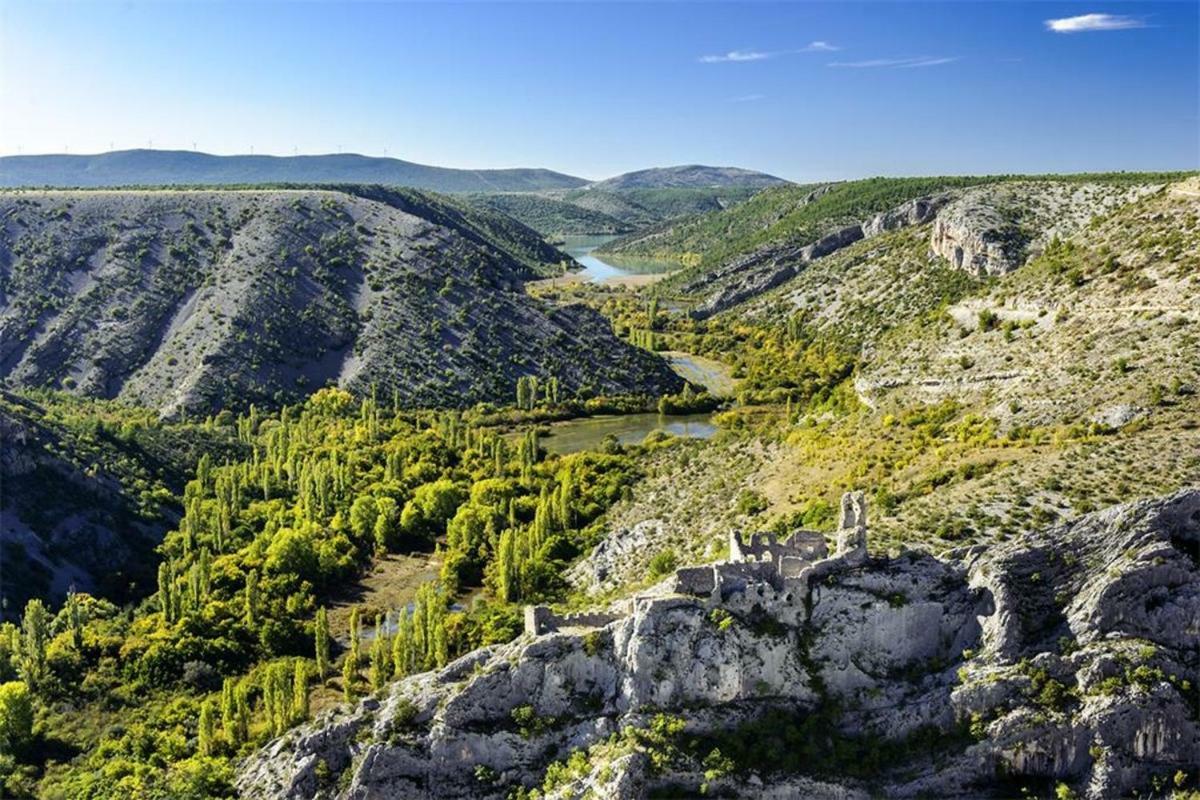 Hotel Park Дрниш Екстер'єр фото